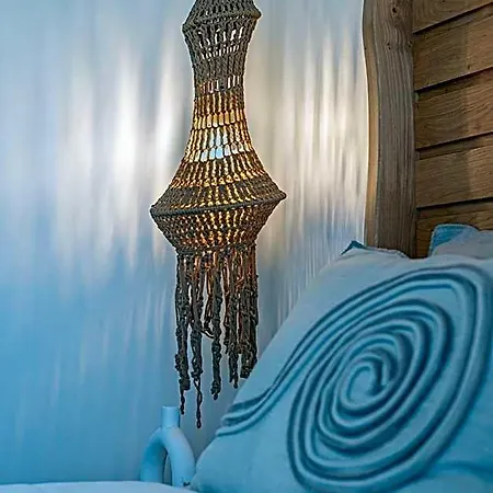 White Boutique Hotel
