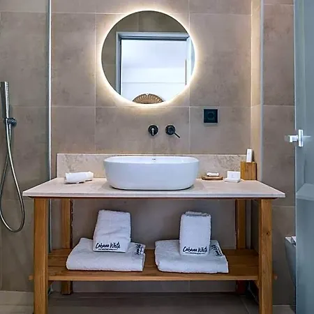 White Boutique Hotel