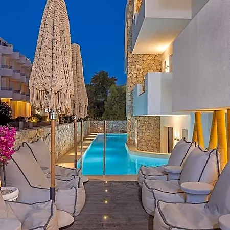 White Boutique Hotel 5*