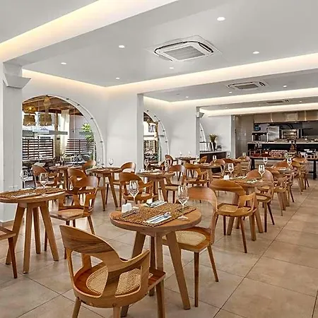 White Boutique Andimakhia