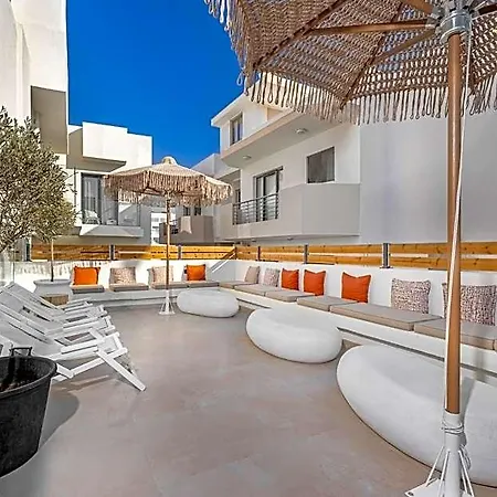 White Boutique Hotel