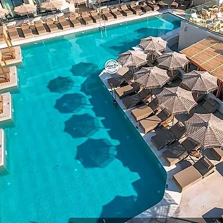 White Boutique Hotel