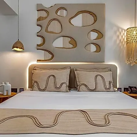 White Boutique Hotel